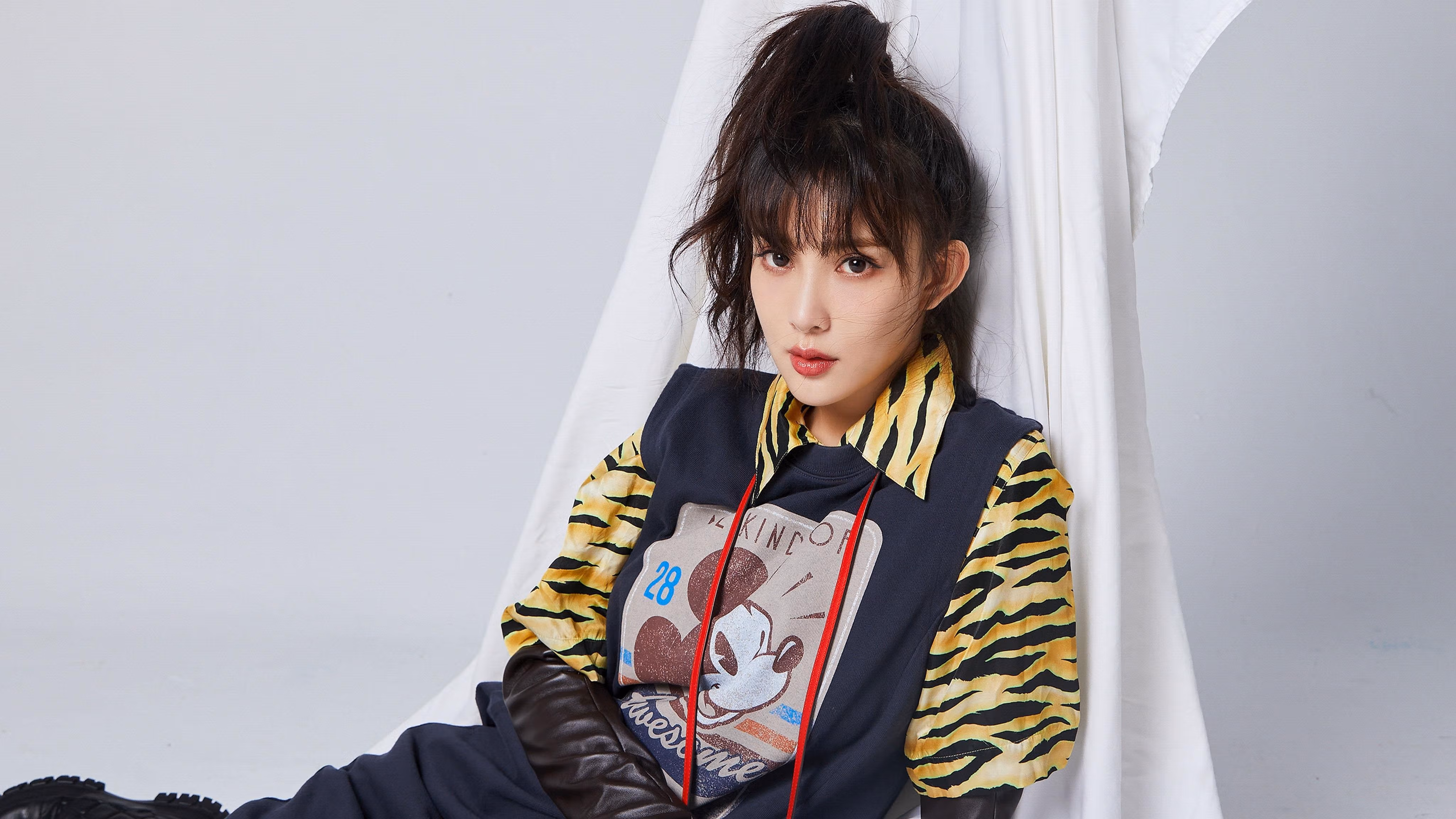 向顶峰挑战之登山赛:攀登者的极限之旅,向山顶攀登作文