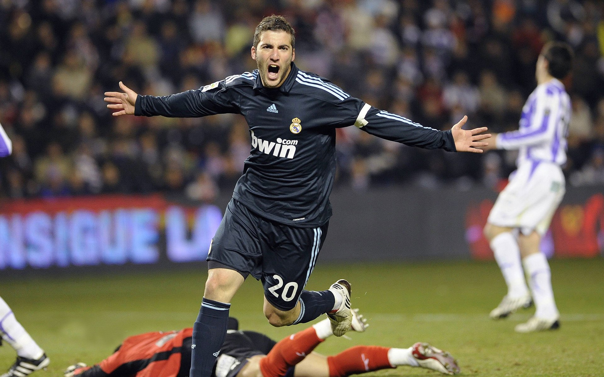 水上飞人秀：极速飞跃水面，水上飞人原理百度百科