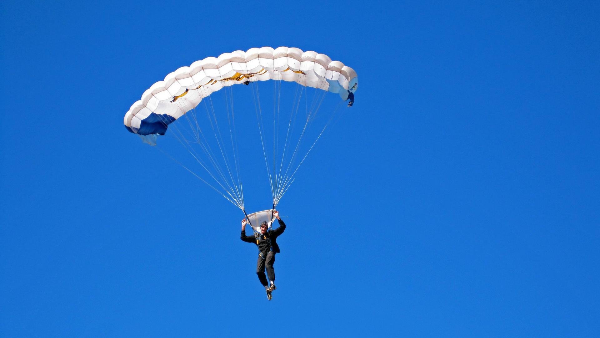 女子篮球青训注重基础体能夯实发展根基,女子篮球基本功训练