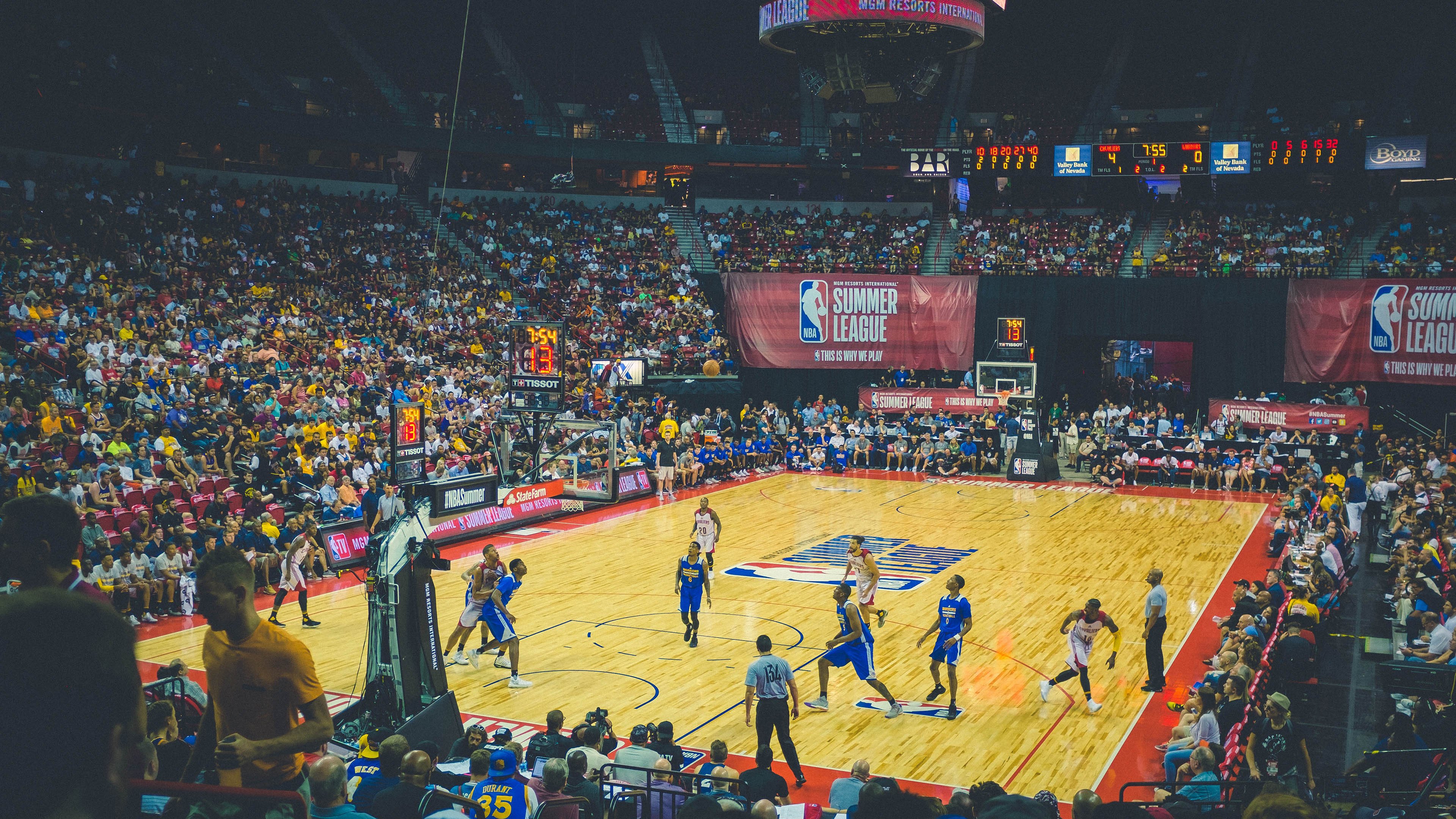 赛场设施全面升级，主赛场新音响与智能统计系统投入使用，赛场上的音乐